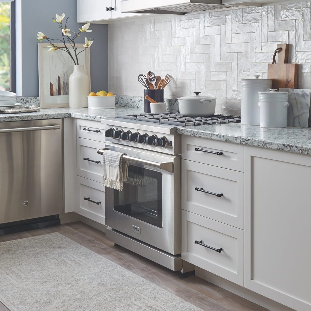 GenPlumbSupply's tweet photo. Upgrade your cabinetry with the Brixton Appliance handle piece by #topknobs. A part of the Devon Collection, this handle provides the finishing touch your cabinets deserve.

#homeimprovement #collection #cabinetry #interiordesign #kitcheninspo #homedecor #renovation #moderndesign https://t.co/bJ7VIMpHyI