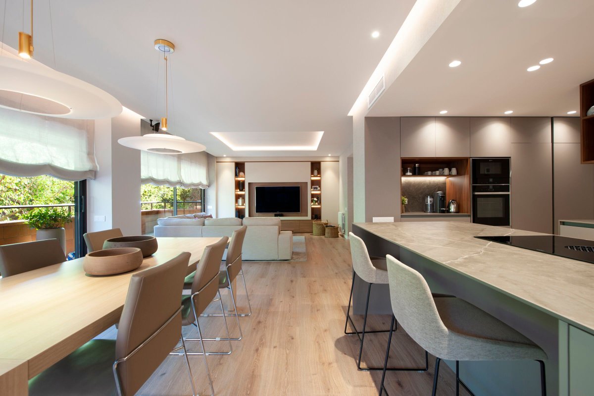 Archello's tweet image. Sincro's (@bysincro) renovation of this modern yet classic apartment maximizes functionality, light, and warmth.
buff.ly/4eb0UTl

#InteriorDesign #ModernClassic #MaterialHarmony