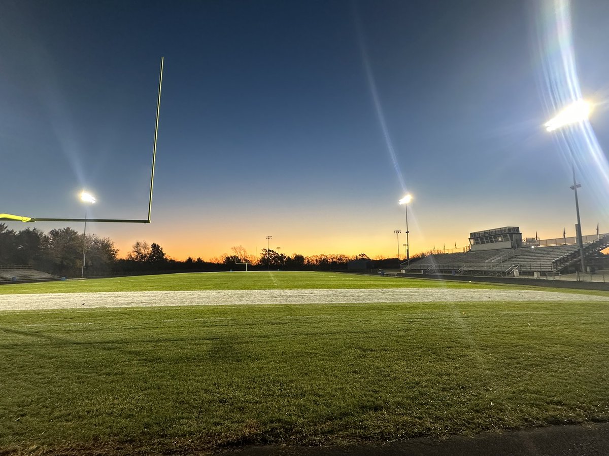 lambo1122's tweet photo. Week 1 of the IHSA State Playoffs. Mahomet-Seymour vs Springfield Sacred Heart Griffen 7:00 at Frank Dutton Field in Mahomet. #We’reDawgs 🔶🔷 https://t.co/4E0ZOKyB1m