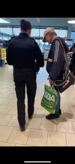 MPSWelling's tweet image. 🚨Nick or Treat 🎃
Officers were on proactive patrols &amp;amp; within an hour had spotted 3 shoplifters from 2 different store's. All 3 stopped &amp;amp; searched, all 3 found in possession of stolen items, which were returned. The offenders were subsequently processed &amp;amp; issued banning orders👮‍♀️
