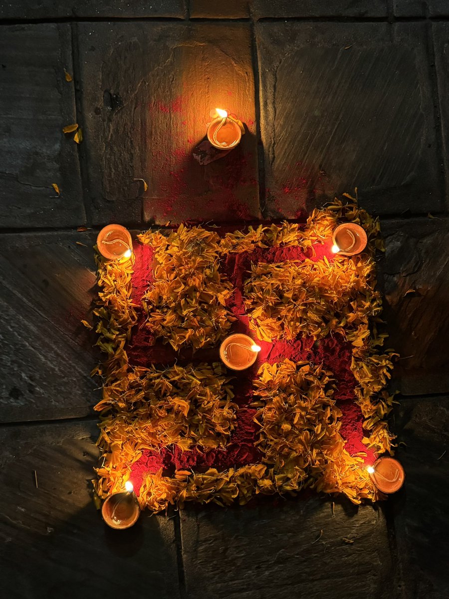shreenkhala_b's tweet photo. Diwali’s vibrant rangolis aren’t just beautiful—they’re a mathematician’s playground! 🎨 

Let’s uncover the hidden geometry in these traditional designs.
#Diwali2024 #Rangoli https://t.co/gmsqpQzH9s