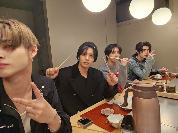 aishiteryun's tweet photo. wonjake few tweets au

ketika jungwon ikut kak jaeyun memancing bersama teman-temannya (ft. ssogariz) 

hybrid!jw x human!jk https://t.co/Isqv3MnuWB
