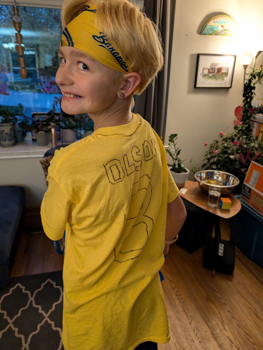 JennyKB17's tweet photo. My kiddo wanted to make his own costume this year! He dressed up as @jacksonolson__ of the @TheSavBananas - and we bleached his hair for the occasion 🤣 https://t.co/EHJQMLwi5l
