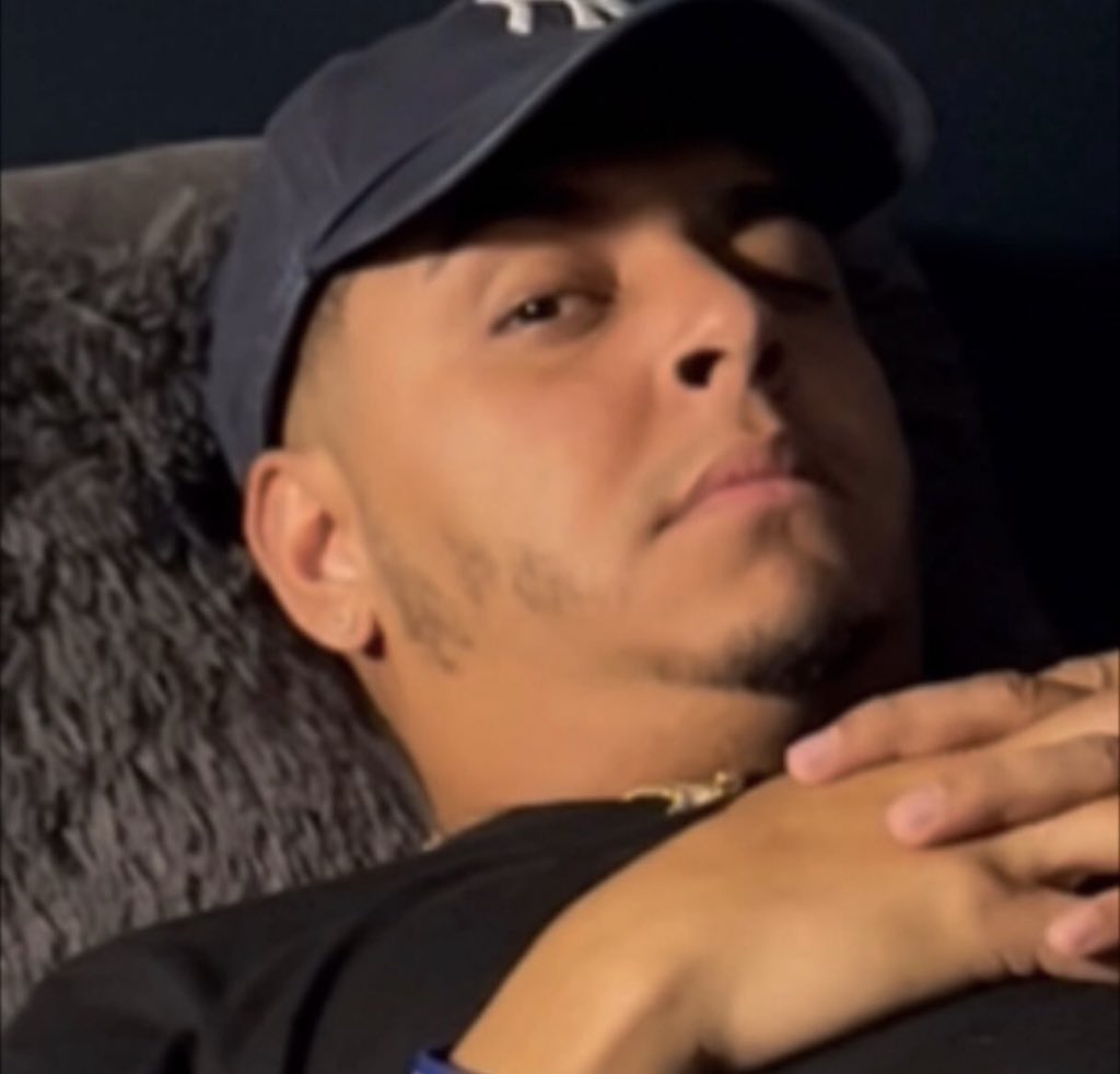 kpininimemes's tweet photo. Cuando estoy tranquilo durmiendo // pero recuerdo que estoy en el trabajo https://t.co/OPcdSbdYdE