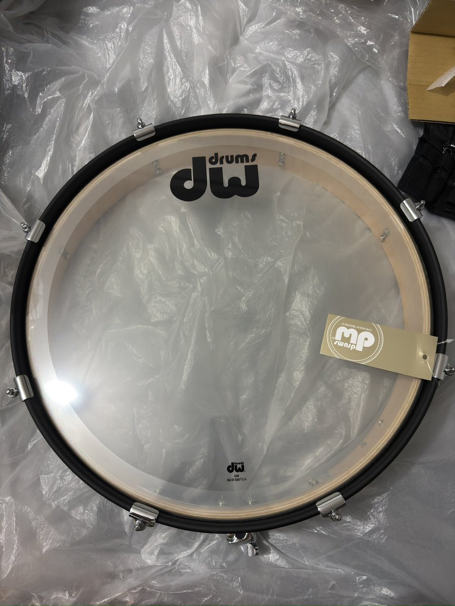 ryo741's tweet photo. As per requested, a silent unboxing video of my new DW Design Series Pancake Gong bass drum. Fresh from the drum store! Get it at the @singaporedrumshop 

#dwdrums #dwdesignseries #dwpancakegongdrum #dwpancakedrum #dwpancakegong #drums https://t.co/Dam2bMuaIT