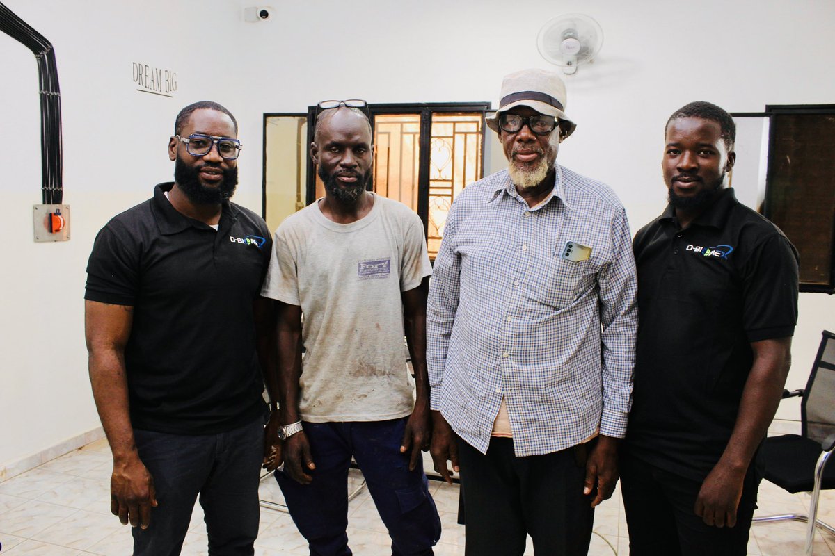 BiomexD's tweet image. 🌟 Ensemble, faisons briller l’espoir et ouvrons la voie vers un nouveau départ. 🚀

Libérez votre potentiel, une innovation à la fois.  

#Solidarité #DBiomex #GroupeDiakitéRobotics #DiakiteRobotics #InnovationPourTous #Prothèses #CampagneRSE