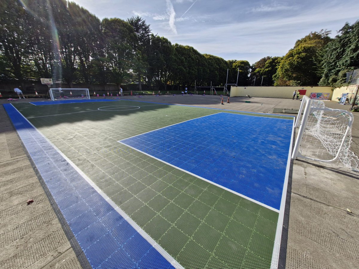 Mini soccer pitch installed in Cabra, Dublin ⚽⚽⚽ visit courty.ie for more details or email omwsupplies@gmail.com for free quote!!! ⚽🏀🎉
#omwsupplies #courty #outdoorsports