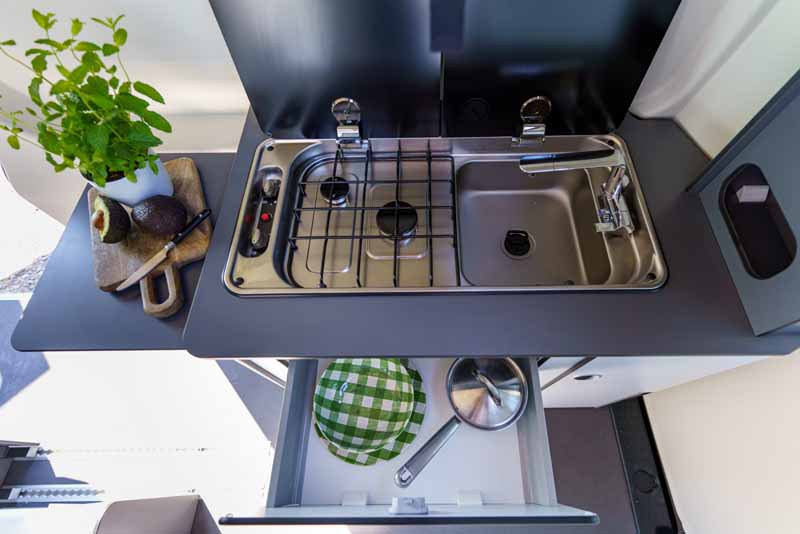 Sy45rp's tweet photo. The #Randger R530 offers 4 sleeping areas, a pop-top bed, compact bathroom, front bench bed, 2-burner hob, fridge, Truma diesel heating, outdoor #shower, and more! A great 5-seater alternative to VW #campervan, all in a 5.34m Ford chassis. https://t.co/rdfIos4IIj