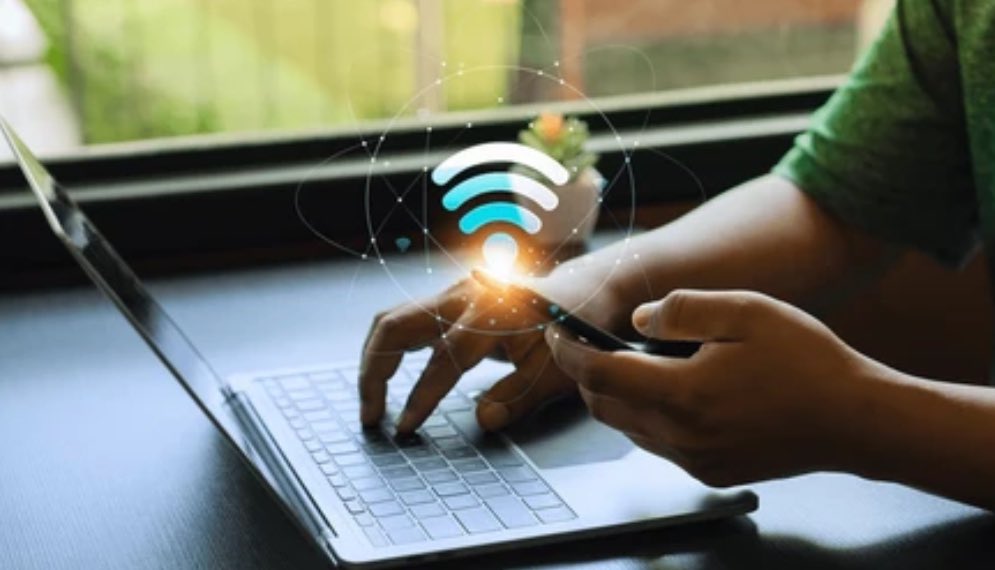 S3Partners's tweet image. With over 10% of shares shorted, $CHTR has a high squeeze risk ahead of earnings. 

A positive earnings move could drive a squeeze, with CHTR’s squeeze score poised to spike. 

Watch for key price moves post- #Earnings :
s3partners.com/articles/chart…

#CHTR #ShortSqueeze #S3Research