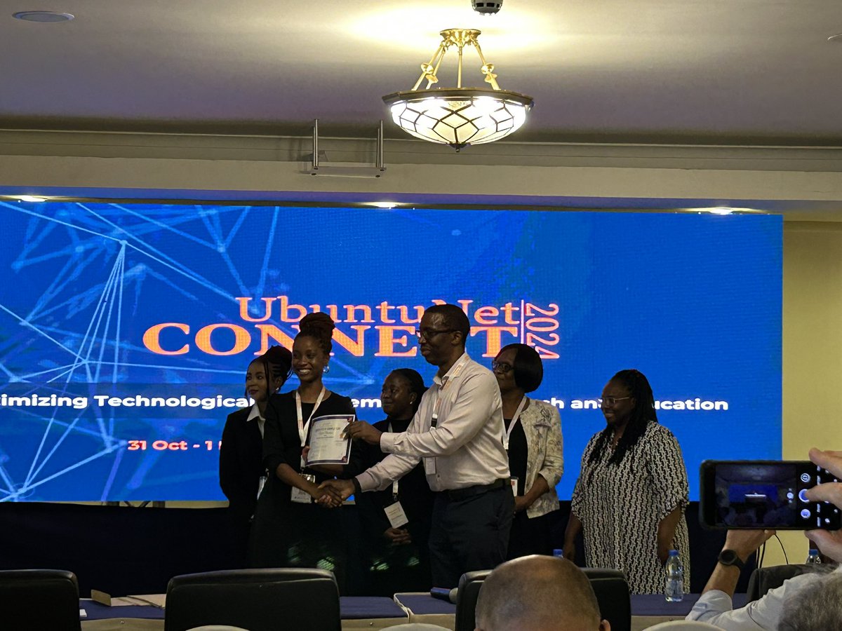 AC3_News's tweet image. And the winner is… team #Zimbabwe! 3 university students created a AI-based chatbox which answers questions in local languages without the need of internet connection. What a great outcome after 2 full days of the Women Hackathon organised by @UbuntuNet 🙌 #UC2024