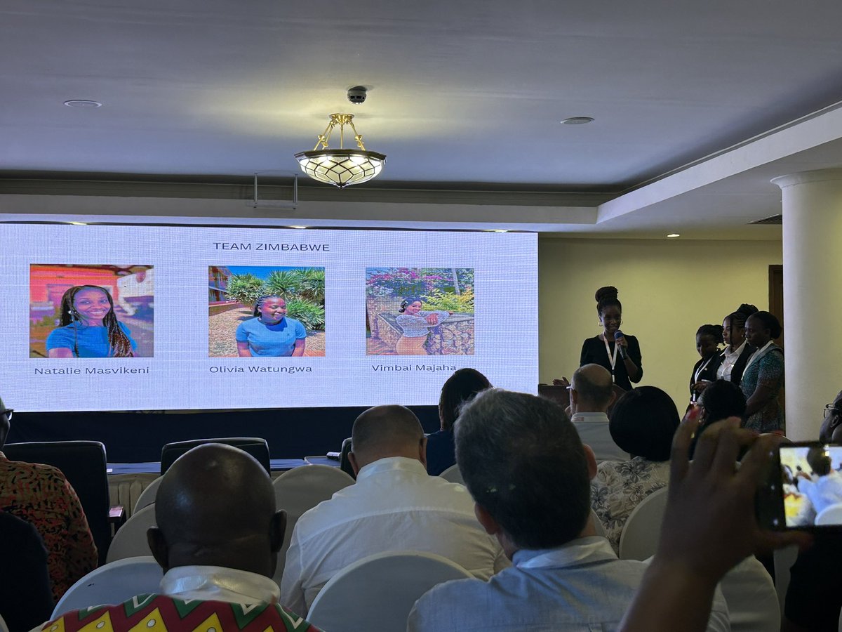 AC3_News's tweet image. And the winner is… team #Zimbabwe! 3 university students created a AI-based chatbox which answers questions in local languages without the need of internet connection. What a great outcome after 2 full days of the Women Hackathon organised by @UbuntuNet 🙌 #UC2024