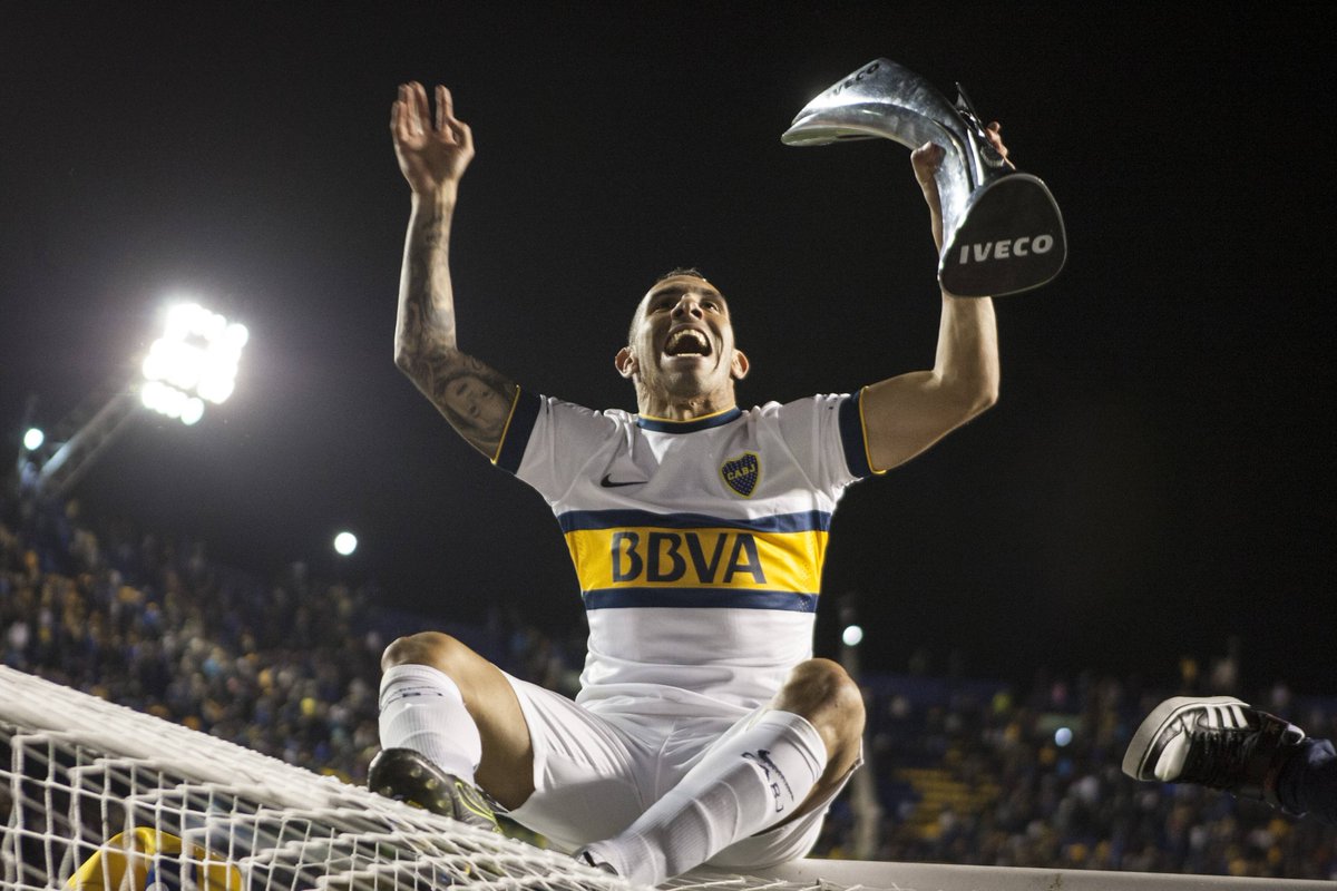 Después de jugar como 70 partidos casi consecutivos, sin vacaciones, pasando de tirar paredes con Pirlo y Pogba a hacerlo con Pablo Pérez y Meli, Carlos Tevez lideró a Boca a un título local que se le hacía esquivo hace 4 años. 

Se cumplen 9 años del título en el Campeonato