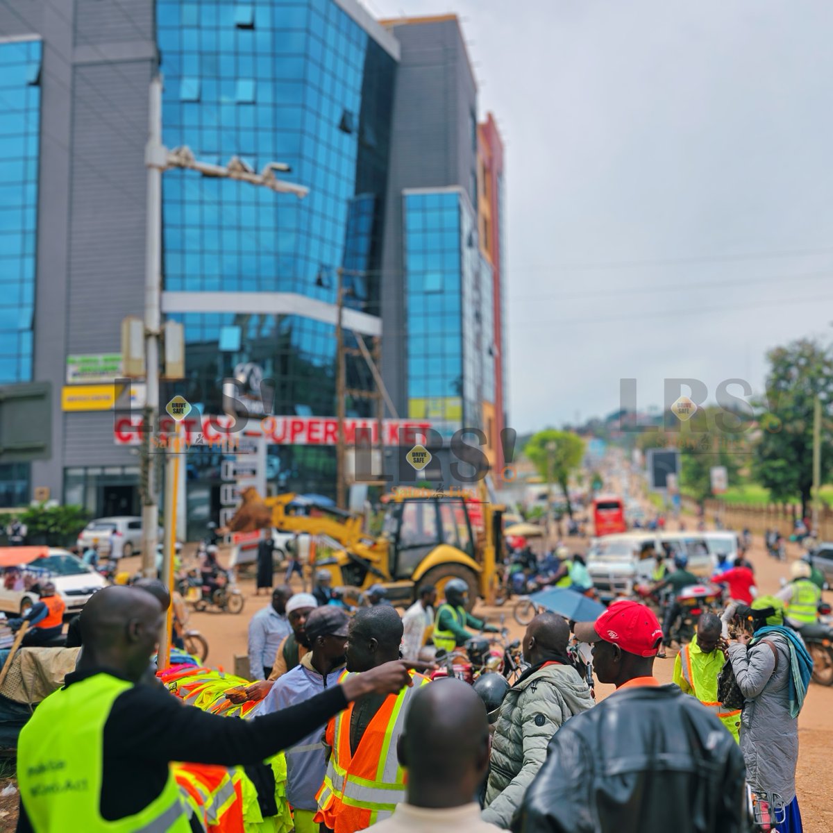 lrsinitiative's tweet image. We wrapped up our social media week with a bang, educating motorists on pedestrian safety and overall road awareness.
#MakeitSafe #CommitToAct