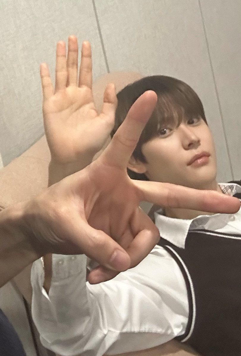 아 ㅈㅉ 잇을 것 같은 선배님 모습이라 미치겟는데 정말 현실에는 눈꼽만치도 찾아볼 수 없는 얼굴이라 눈물나 송은석 선배랑 사귀고싶어