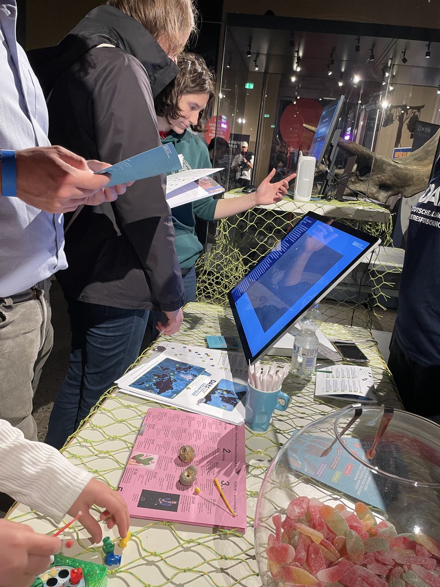 Deutsche Allianz Meeresforschung (@allianz_meer) on Twitter photo 🌊Heute ist es soweit! Die DAM ist auf der <a href="/BerlinSciWeek/">Berlin Science Week</a> im @mfnberlin! Freut euch um 17 Uhr auf informative Vorträge im Deep Dive, wo DAM-Wissensschaffende gängige #Mythen rund ums #Meer klären. Besucht auch unseren Stand (01.-02.11) für ein Science Quiz, leckere Preise & mehr! 🌊Heute ist es soweit! Die DAM ist auf der <a href="/BerlinSciWeek/">Berlin Science Week</a> im @mfnberlin! Freut euch um 17 Uhr auf informative Vorträge im Deep Dive, wo DAM-Wissensschaffende gängige #Mythen rund ums #Meer klären. Besucht auch unseren Stand (01.-02.11) für ein Science Quiz, leckere Preise & mehr!