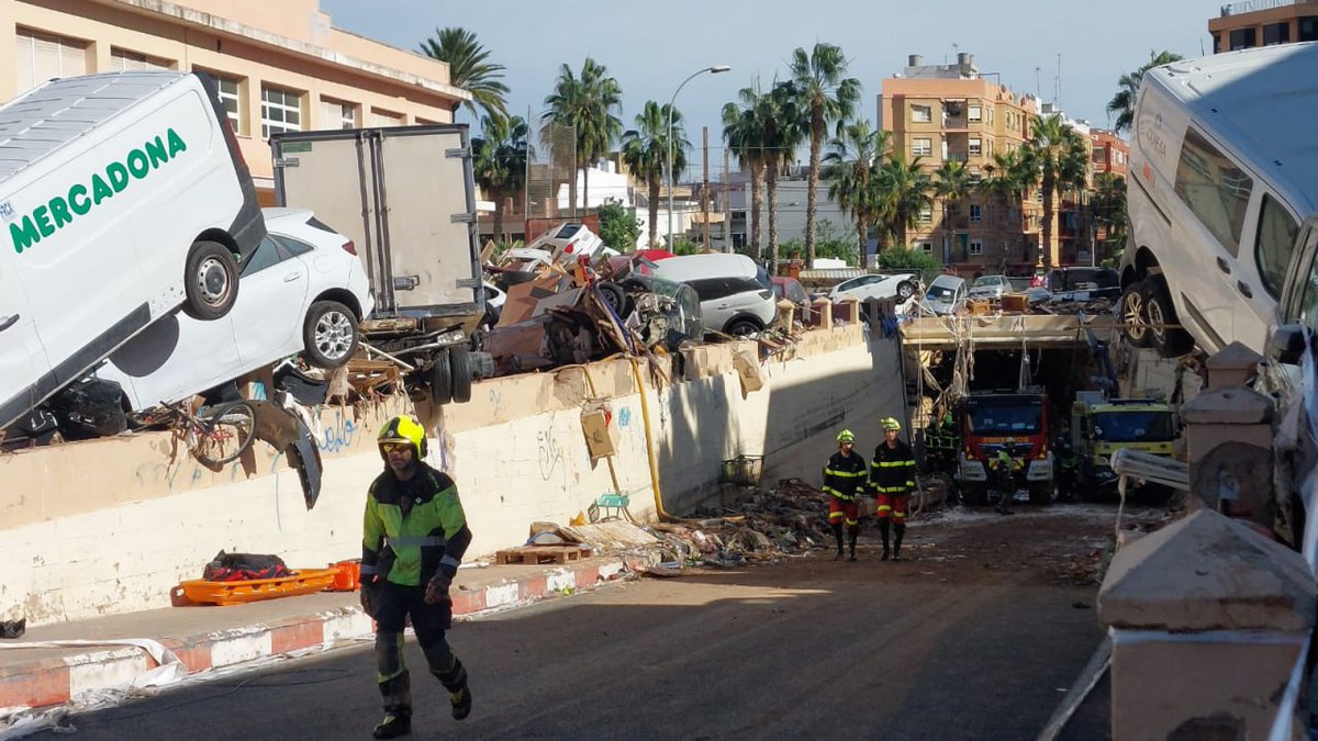 Tras 72 horas, la Generalitat permite intervenir a bomberos de otras zonas a los que había rechazado

elsal.to/39417