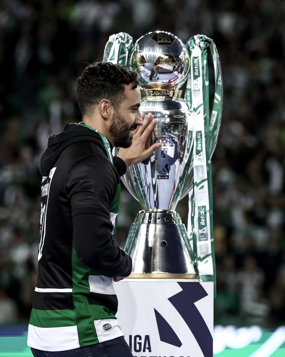 SportingCP's tweet image. Escreveram-se páginas de história pelo Sporting Clube de Portugal 🦁 Míster Rúben Amorim 💚

🏆🏆 Campeonatos Nacionais 
🏆🏆 Taças da Liga
🏆 Supertaça