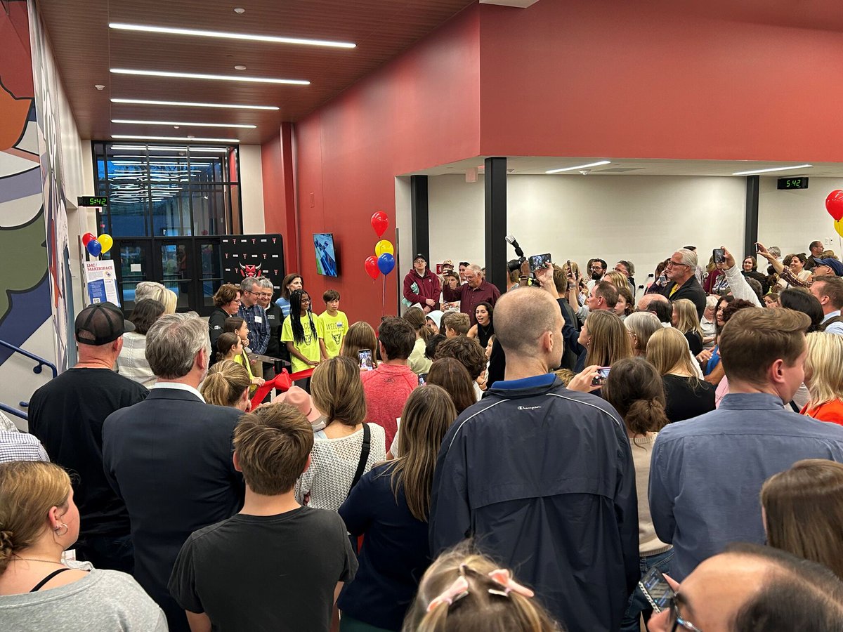 EUA's tweet photo. On Wednesday our team had the opportunity to experience the beautiful new Bayside Middle School, at their open house. We had a wonderful time celebrating with Fox Point-Bayside School District.

Congratulations to Fox Point-Bayside School District and the team! https://t.co/q3gMshHVra