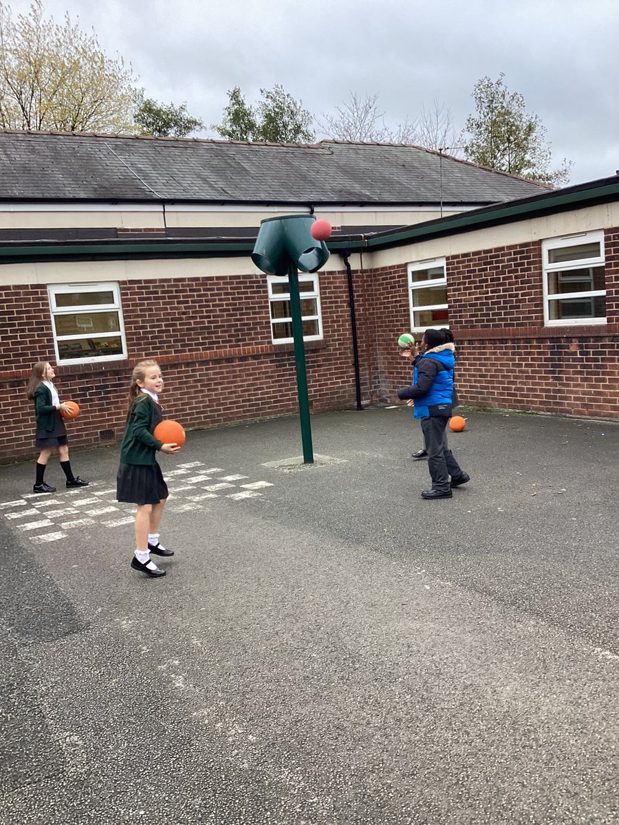 StMM_2021's tweet image. Year 3/4 enjoyed their attendance treat #bestattendance #funforeveryone