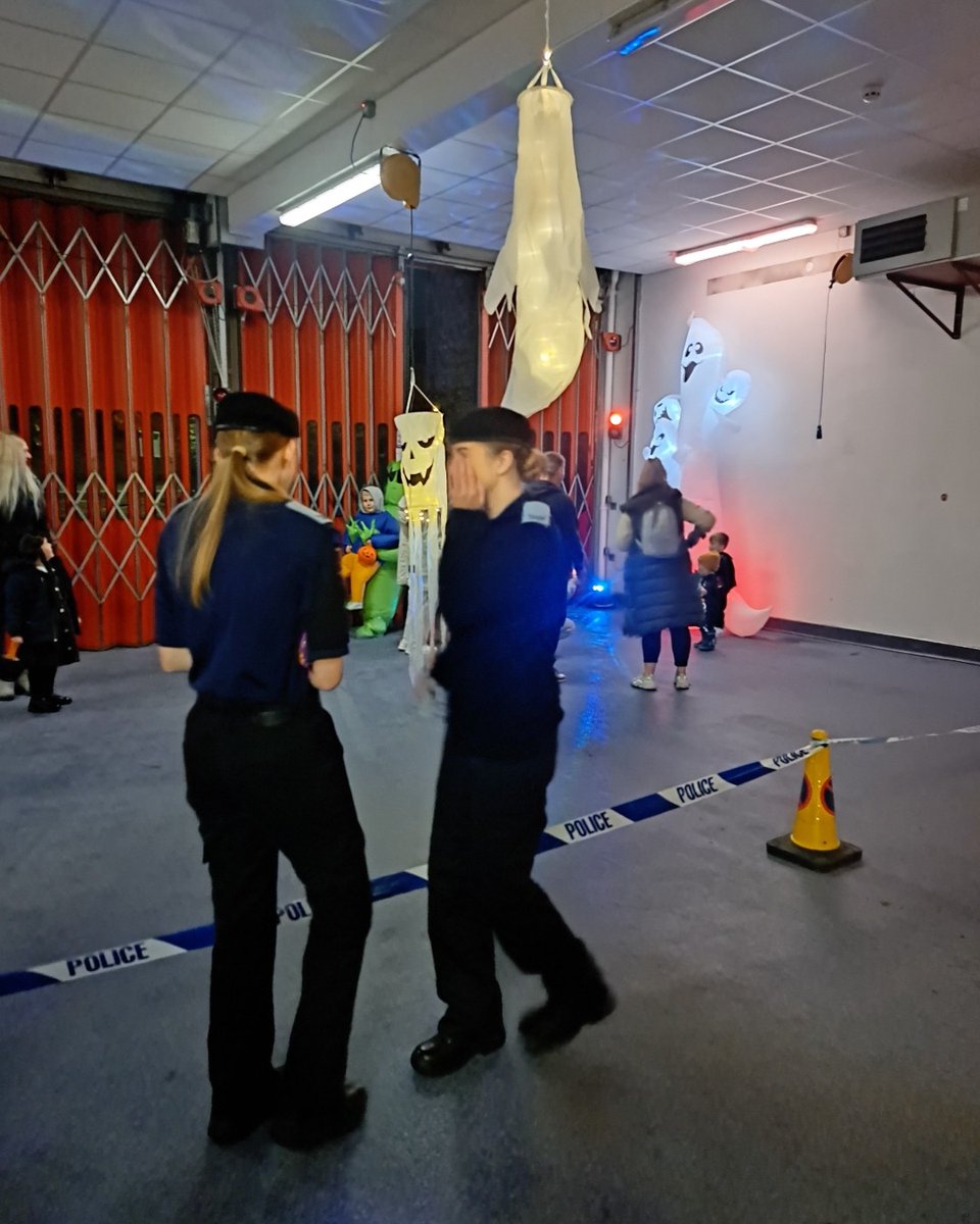 DerbysCadets's tweet photo. Last night, the Glossop cadets had a blast helping out at the New Mills fire station Halloween event! They chatted with people and even scored some sweet treats. 🎃👻 #communityservice #goodiesfordays https://t.co/HaDnRPobBW