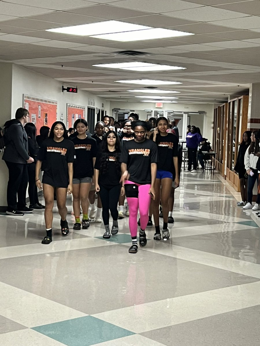 JordoSimmons's tweet image. District football title on the line tonight and volleyball in the playoffs!!! Mini pep rally to set the tone for the day. Set the standard, be the standard! #westsidebestside #westsidestandard