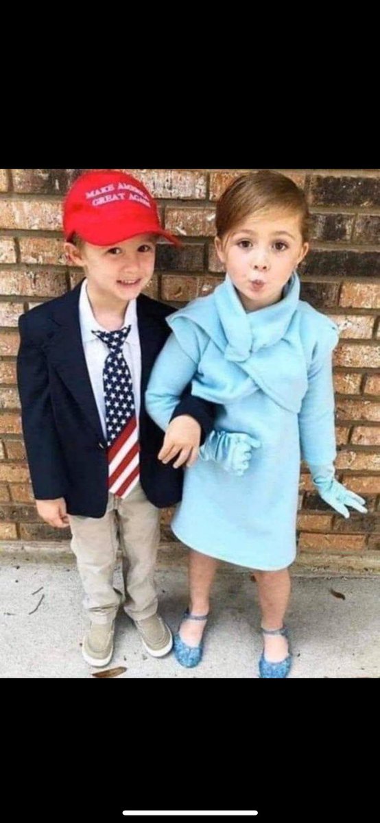 stob30592's tweet photo. Adorable Donald and Melania Trump https://t.co/KuVEgnJeV4