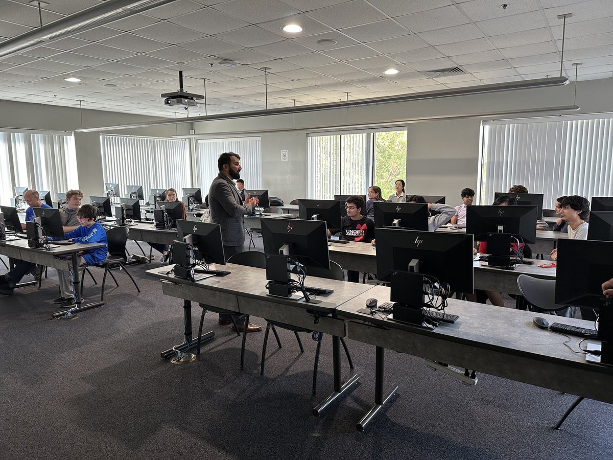 The Department of Computer Science hosted "Artificial Intelligence Bootcamp for High School Students" on Saturday, October 26. Students learned about the basics of artificial intelligence as well as the future opportunities the technology may provide.