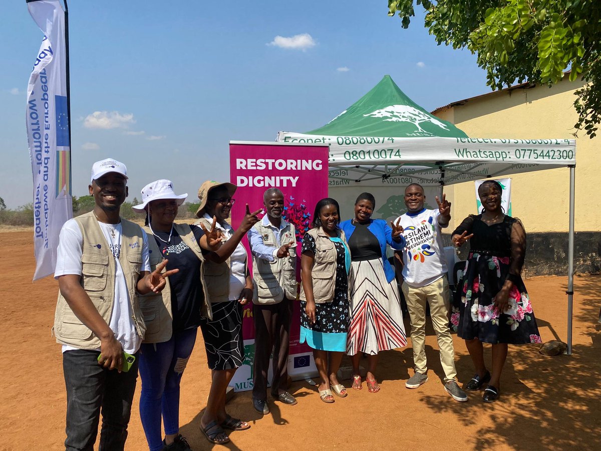euinzim's tweet photo. #FBF to last weeks visit by the #TEAMEUROPE #YouthSoundingBoard to Gutu, Sote where they witnessed firsthand @euinzim🇪🇺🇿🇼 impactful support for @MUSASAZIM through the Restoring Dignity project supporting survivors of #GBV.
⚠️DID YOU KNOW : 90% of the shelters survivors are under 25 and victims of sexual violence .
This makes the main benefactors of this program young people. We commend and continue to support the work being done to ensure participation, inclusion and welfare of young people from all walks of like in Zimbabwe.
#RestoringDignity #EndGBV #EUWithYou🇪🇺🇿🇼