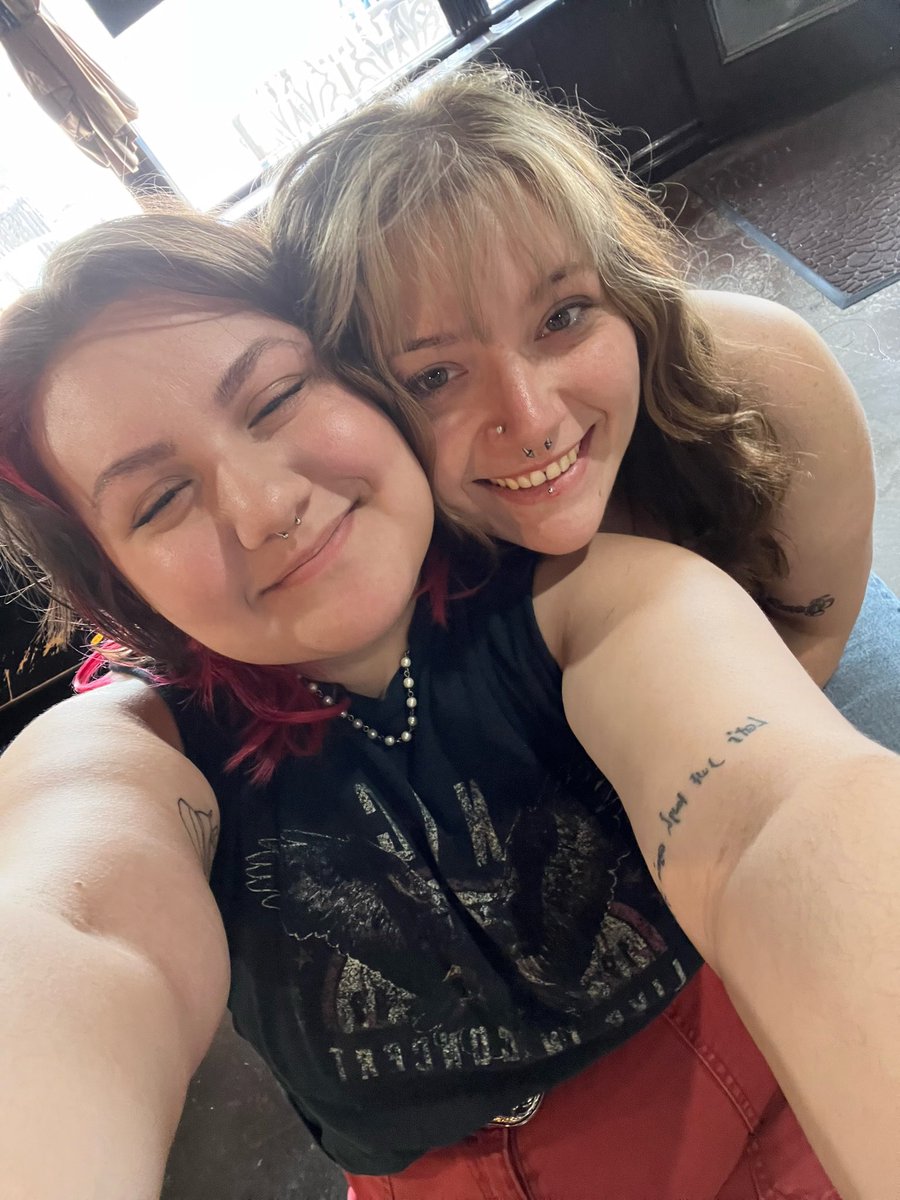 sidehoobs's tweet image. KEZZZ DAYYY!!! my beautiful and kind friend, your soul has my whole heart to the moon and back🌙💫 here’s to another year of having you 🫂💞 @scprluio