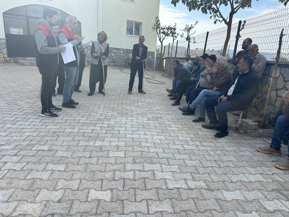 Zmuhendsi's tweet photo. #TarımSahada

Şırnak/Güçlükonak/Yağmurkuyusu Köyü

Yeni Tarımsal ve Hayvansal Destekleme Bilgilendirme Toplantısı https://t.co/zFqkN6mZvU