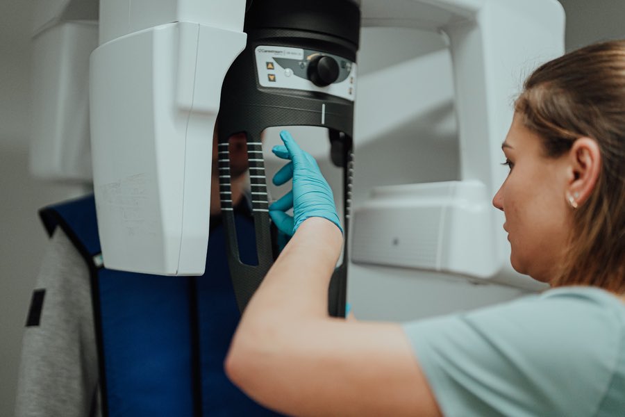 🇱🇻⚠️ Skandālā ierautā Sky Dream Clinic zobārstniecība paziņo, ka neatlaidīs ekstrēmisti, kura uzvedās neadekvāti

Kompānija apgalvo, ka tai nav svarīga darbinieka reputācija un ārpus darba noziegumi tik ilgi kamēr indivīds dara labi savu darbu: 

Tāpat Sky Dream pārstāvji norāda,