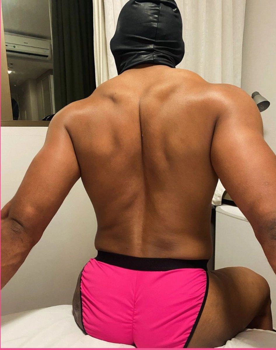 Pink muscle bitch 
By <a href="/pegasus_und/">Pegasus Underwear</a>