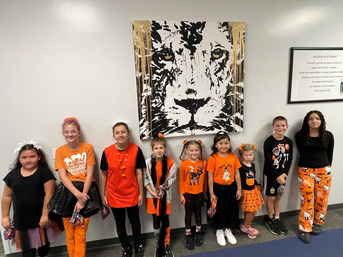 EagleCrestNHA's tweet photo. These students won a candy bag teat for being the most festive in their grade level for Orange and Black day! Thank you to everyone that made yesterday so fun for staff and students! https://t.co/bMdmgAtJ5X