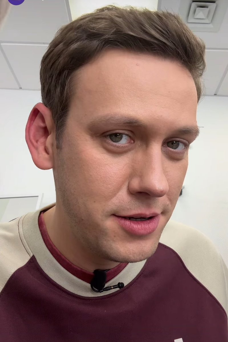 -а чё ты не говоришь что ты это...
-что?
-ну скажи
-😏