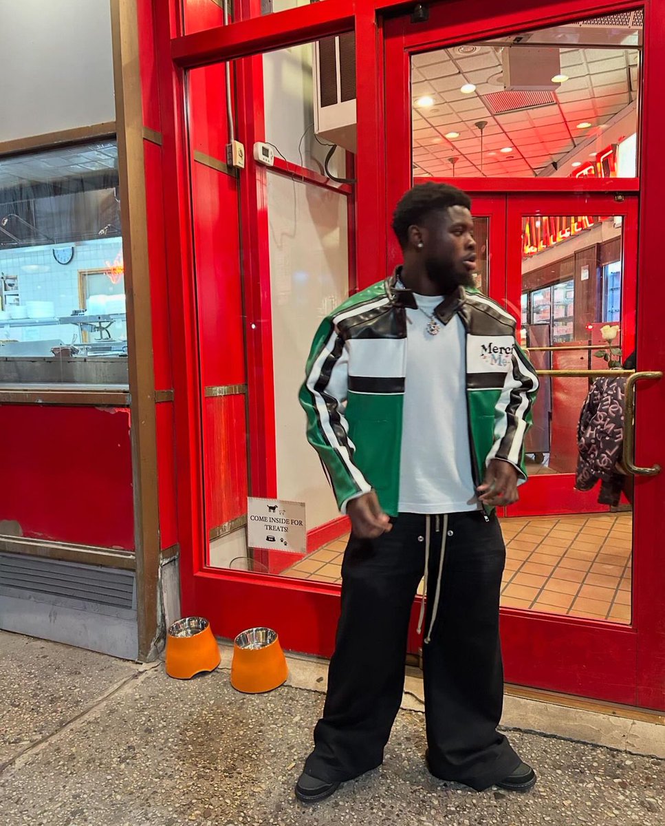 MikeAdxx's tweet image. I never really liked celebrating or acknowledging my birthday my whole life (still don’t really) especially cause it’s the day right after Halloween lol. However life been too good these past few years to not be grateful. 3 years ago I graduated college broke now im fortunate