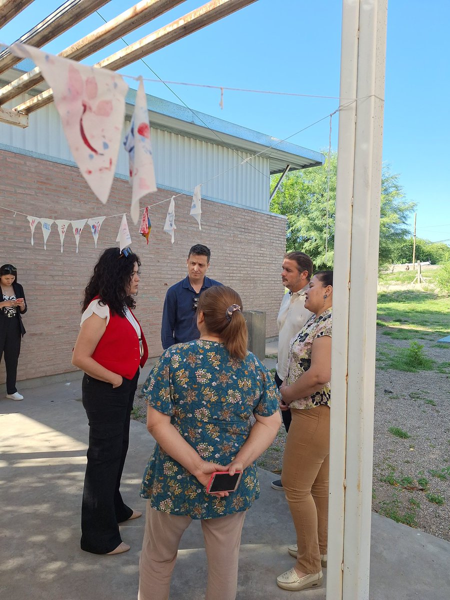 Hoy visitamos Colegio Pcial.Nro 15 situado en el Barrio Yacampis de nuestra Ciudad. Desde nuestra Cámara venimos acompañando el Festival de Cortos y el compromiso de nuestra Vice <a href="/TeresitaMadera/">Teresita Madera</a> de seguir presente fortaleciendo la educación y la modalidad artística y audiovisual.