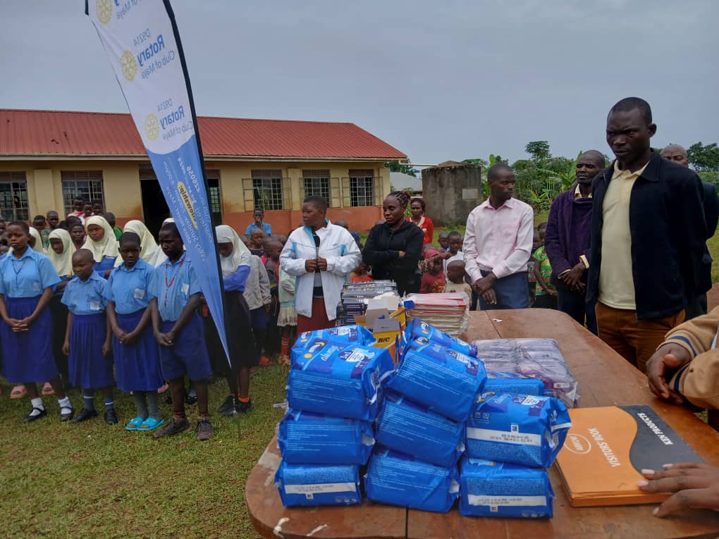 MayaRotary's tweet photo. We visited Waduduma Primary School-Mpigi and gave out scholastic materials and sanitary wear to the students as social cooperate responsibility. https://t.co/ZcHaSflvUW