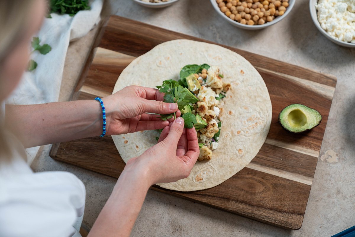 justsalad's tweet photo. 𝗡𝗘𝗪 𝗗𝗥𝗢𝗣: @justine_snacks Sweet Heat Wrap has arrived 🌯🎉 made w/ all kinds of cozy fall ingredients &amp; our lower carb, higher protein @hero wraps 🍂 only here for November! https://t.co/fx6imJgGem