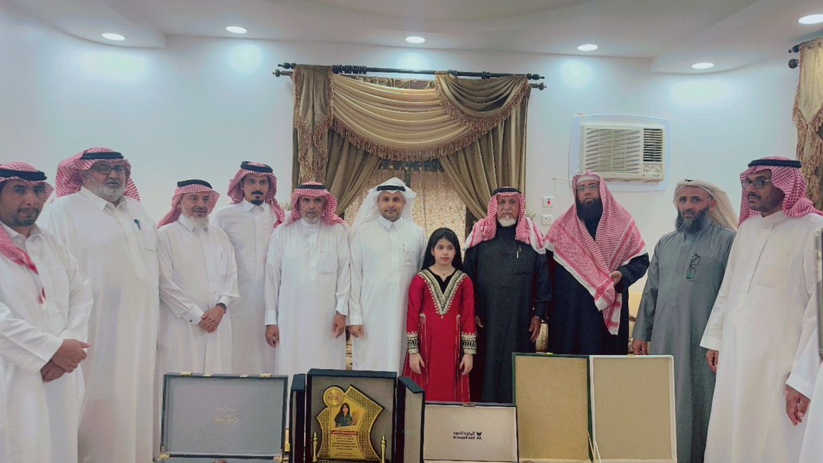 تم في هذا اليوم المبارك تكريم ابنتنا #كادي_مسفر_الخثعمي الجمعة الموافق 1446/4/29هـ باسم #قبائل_خثعم 
مبلغ عشرون ألف ريال وهدايا عينية باسم #خثعم كافة