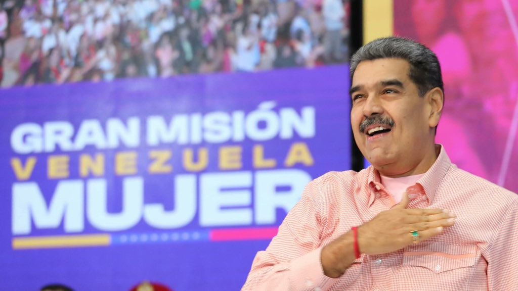🟥Nicolás Maduro, durante la celebración del primer aniversario de la Gran Misión Venezuela Mujer (GMVM) fijó la meta de consolidar antes del 31 de diciembre, al menos 1.000 equipos promotores

venezuela-news.com/primer-anivers…