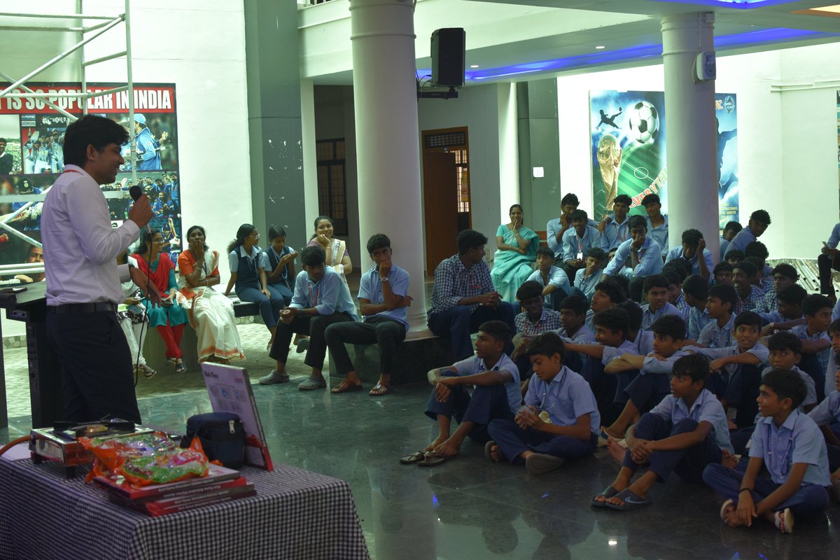 man_oj_sq's tweet photo. LPG safety matters! A lively safety clinic was held at GV Raja Sports School, Trivandrum, engaging 300+ students on safe LPG practices. Active participation made it a success, reinforcing our commitment to community safety. #SafetyFirst #IndianOil https://t.co/RKW5CvoKpH