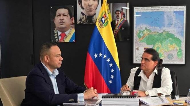 🔴El ministro de Industria y Producción Nacional, Alex Saab y el gobernador del estado Portuguesa, Primitivo Cedeño, sostuvieron un encuentro en Caracas, con el objetivo de evaluar propuestas para impulsar el desarrollo industrial y la producción nacional

venezuela-news.com/ministro-alex-…