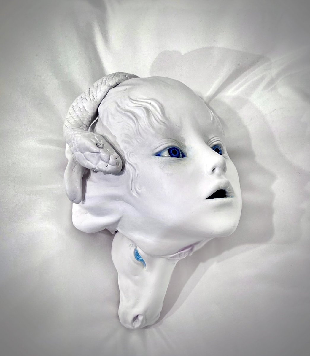 「バロキスム変幻」展

ペルセウスに切られた首から、ポセイドンとの間に身籠っていた双子、ペガサスとクリューサーオールが産まれました。作品はペガサスが産まれてくるところを作りました。

柴田悦子画廊
11月3日17:00まで開催しています。