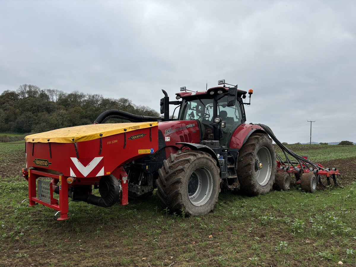 DRDFellows's tweet photo. 2nd proper day out after 245mm of rain in 4 weeks. Unbelievable how well it’s traveling, @DaleDrills this set up looking to be our saving grace this season. https://t.co/A1Bk6zJjTg