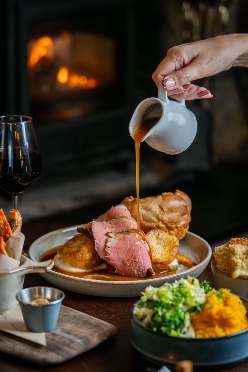 Fancy joining us for a delicious Sunday roast this weekend?

Simply pop online to book…

thepetervilleinn.co.uk/book-online

#pub #sundayroast #cornwall #hospitality