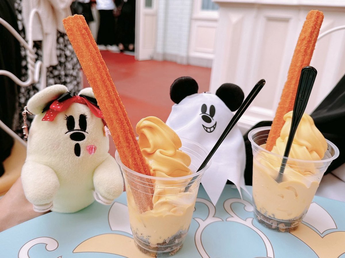 ハイピのケーキセット👻これ美味しかったな🥰どう頑張っても綺麗に食べられないのだけ難点だったけど😂笑
ハロウィンサンデーもギリギリ食べられました🎃2日間のインでたぶんこれが一番並んだ