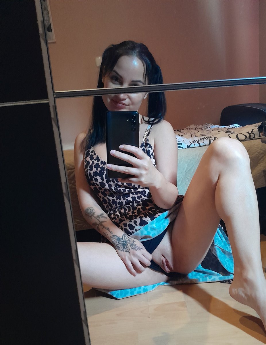MariaMaria8186's tweet photo. @ShoutSwap Free https://t.co/UkF0RYYl4W https://t.co/c8cMeLyygW