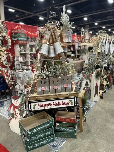 Make plans to shop a charming vintage market with a nostalgic Christmas vibe! Join The City Mercantile for their 3 Day Vintage Christmas Market, Nov 15–17th at Warren Co. Fairgrounds! 👉 thecitymercantile.com/nov-15-17

Get your discounted advance tickets to bring your crew for less!
