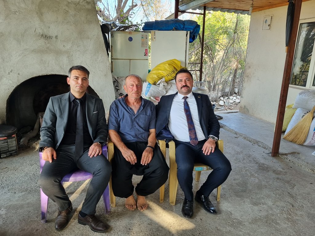 📍 ANDIRIN/ERENLER

Ülkücü Şehidimiz Hıdır Mehmet EKİCİ Ağabeyimizin oğlu Mustafa EKİCİ amcamızın hanesine misafir olduk.
Rabbim sağlık ve afiyet versin.
Samimi ev sahipliğinden dolayı teşekkür ederiz.