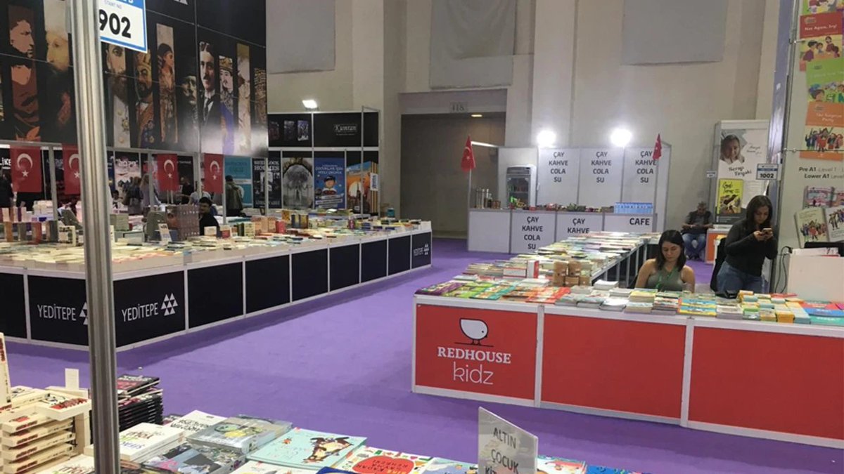 Kültürün başkenti İzmir’de kitap yayıncısına büyük darbe

İzmir Kitap Fuarı’nda düşük katılım ve yetersiz tanıtım nedeniyle yayıncılar, organizasyonu eleştirerek yüksek stant ücretlerinden şikayetçi oldu.   

Çok sayıda yayıncı 9 günlük fuar için ortalama 100 bin TL ile 200 bin
